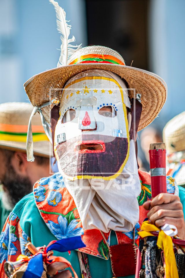 Mascarado do Grupo Folia de Reis Luz de Belém na Festa do 13 de Maio no Bairro do Quilombo 
