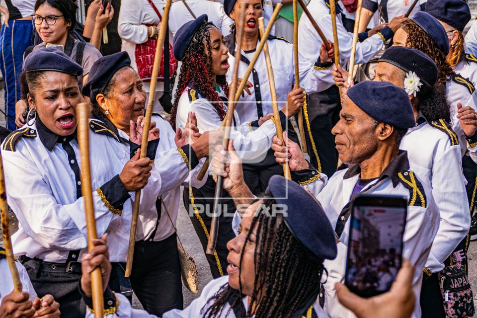 Apresentação do Grupo de Congada de São Benedito de Cotia durante a celebração da reinauguração da Cape