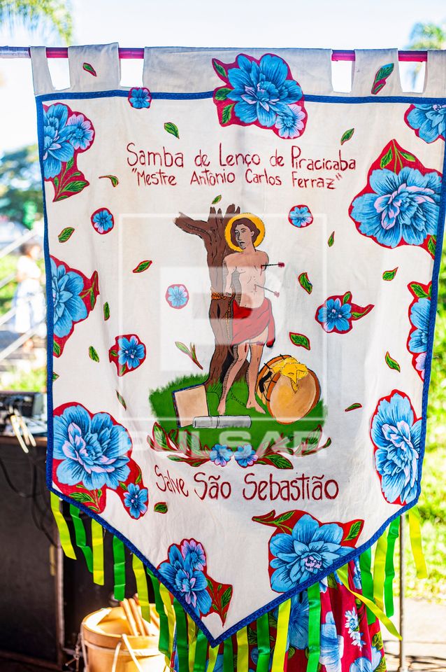 Estandarte do Grupo Samba de Lenço de Piracicaba