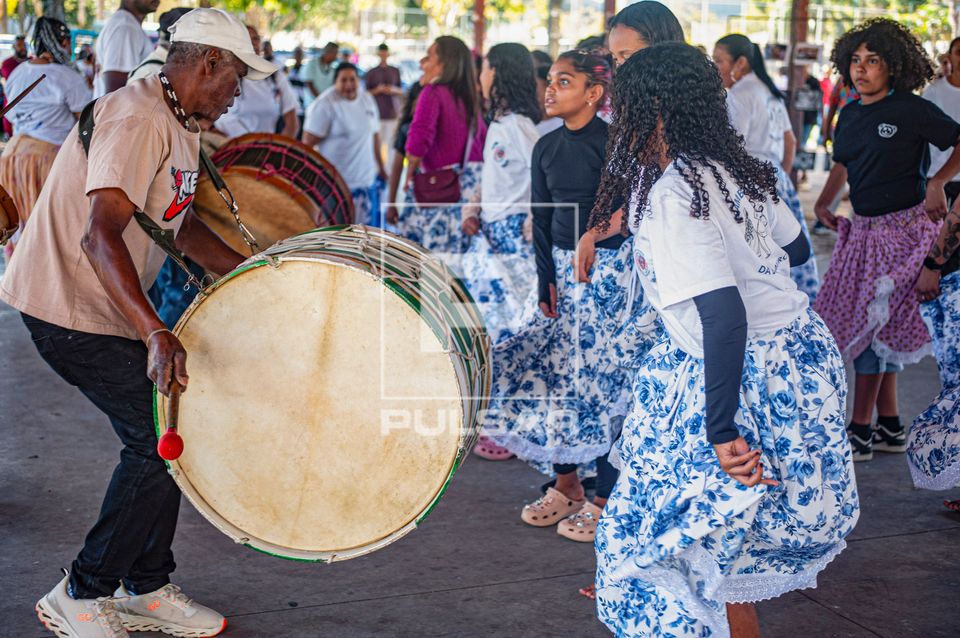 Apresentação do Grupo Samba de Roda da Dona Aurora