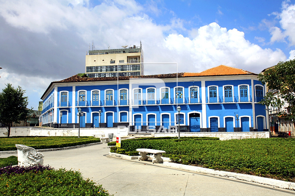 Escola Técnica do Centro Caixeiral - Praça Benedito Leite - centro