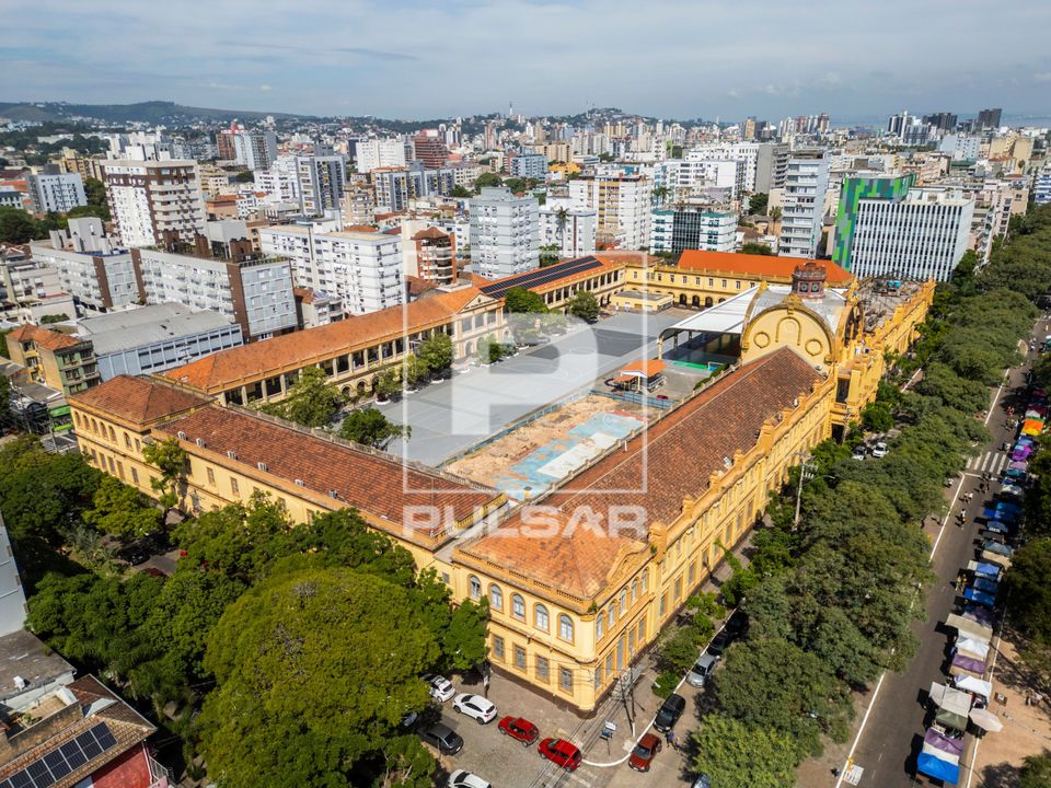 Vista de drone do Colégio Militar de Porto Alegre - instalado no Casarão da Várzea