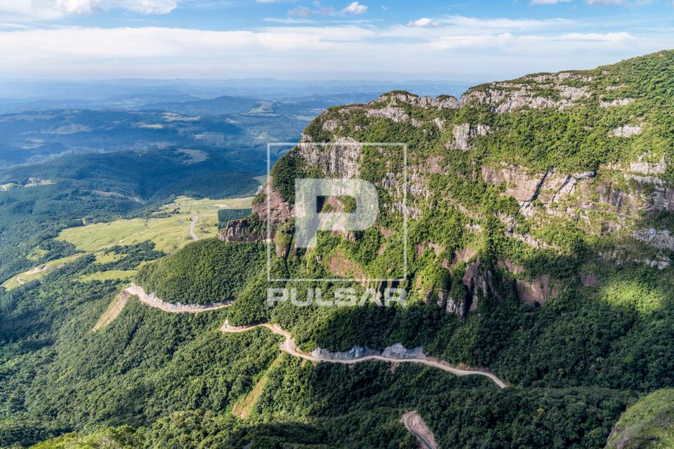 Rodovia SC-370 na Serra do Corvo Branco