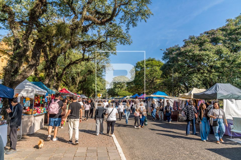 Feira de artesanato conhecida como Brique da Redenção no Parque Farroupilha - conhecido como Parque da Reden