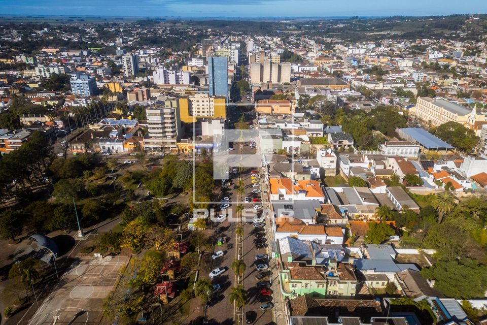 Vista de drone da Praça Esporte e Avenida Sete de Setembro no centro da cidade 