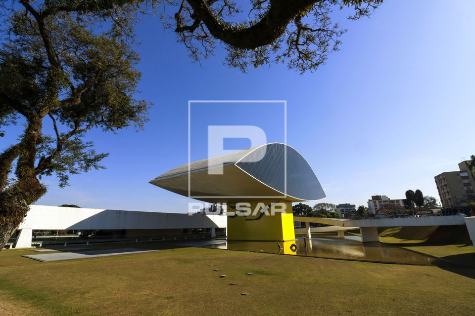 MON Museu Oscar Niemeyer - projeto de Oscar Niemeyer - USO SOMENTE MEDIANTE CONSULTA A FUNDAÇÃO OSCAR NIEMEY