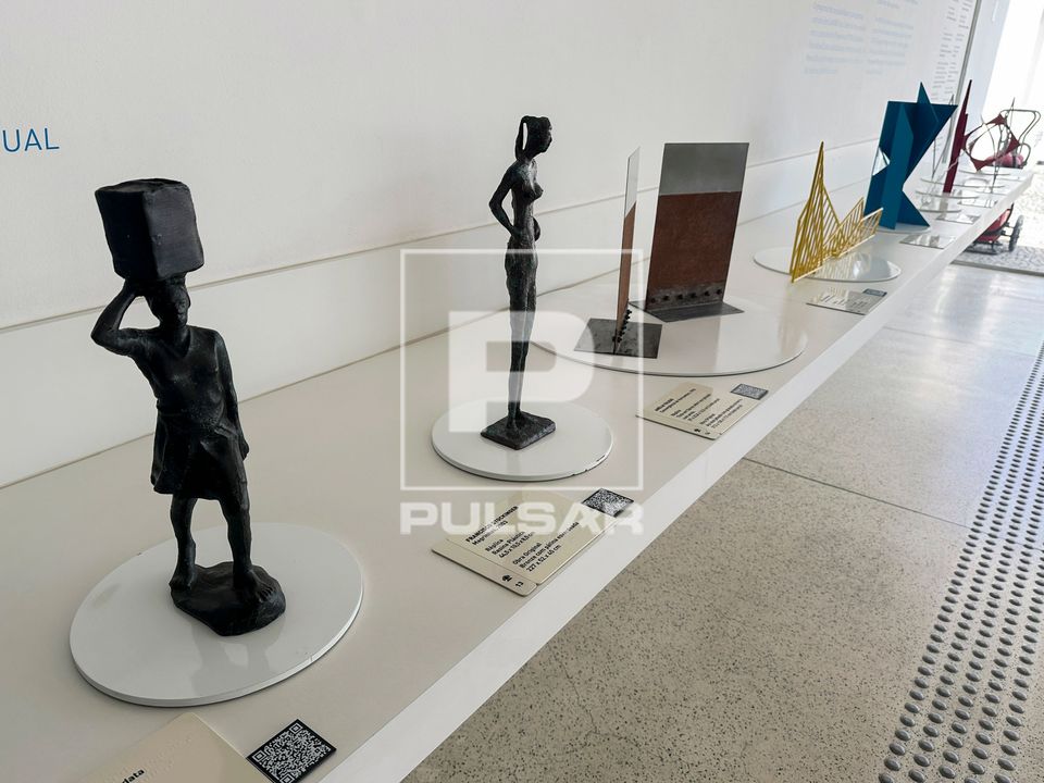 Réplicas de obras de arte destinadas à exploração tátil de deficiências visuais - ao centro obra tátil 