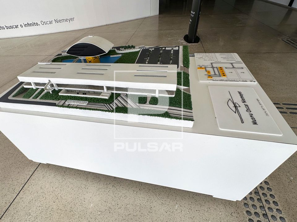 Maquete do MON Museu Oscar Niemeyer - projeto de Oscar Niemeyer - USO SOMENTE MEDIANTE CONSULTA A FUNDAÇÃO O