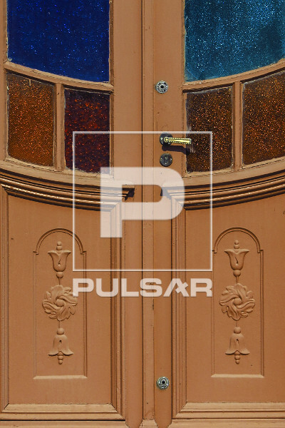 Detalhe de porta de casa com arquitetura típica italiana  - 