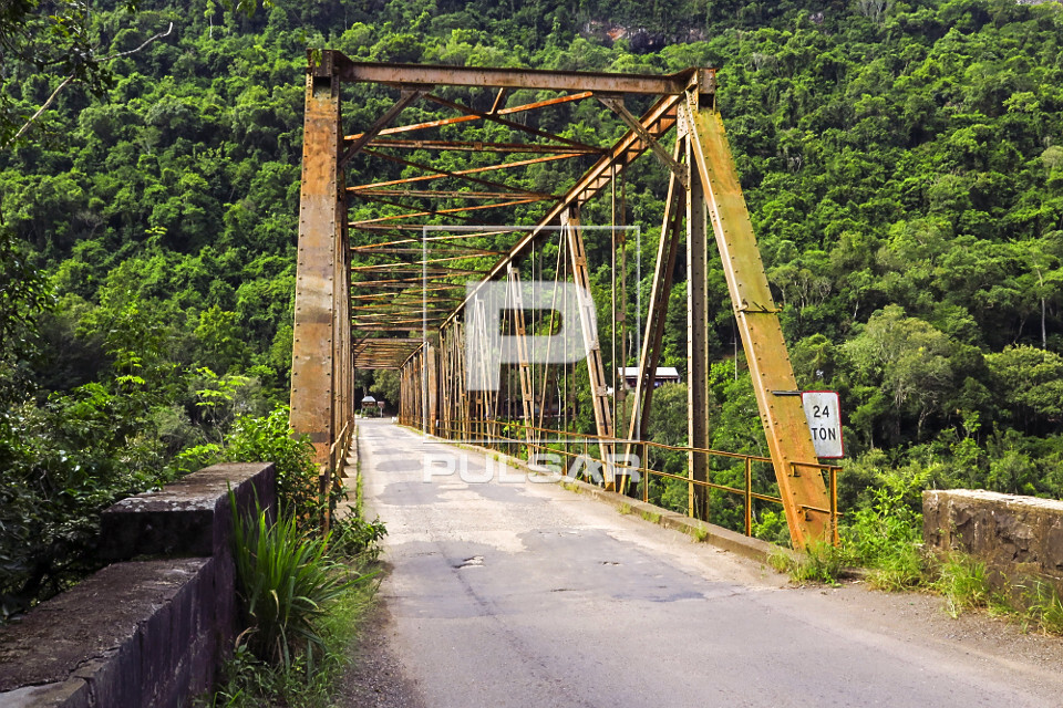 Ponte de Ferro sobre o Rio das Antas - Rodovia RS-448 - 