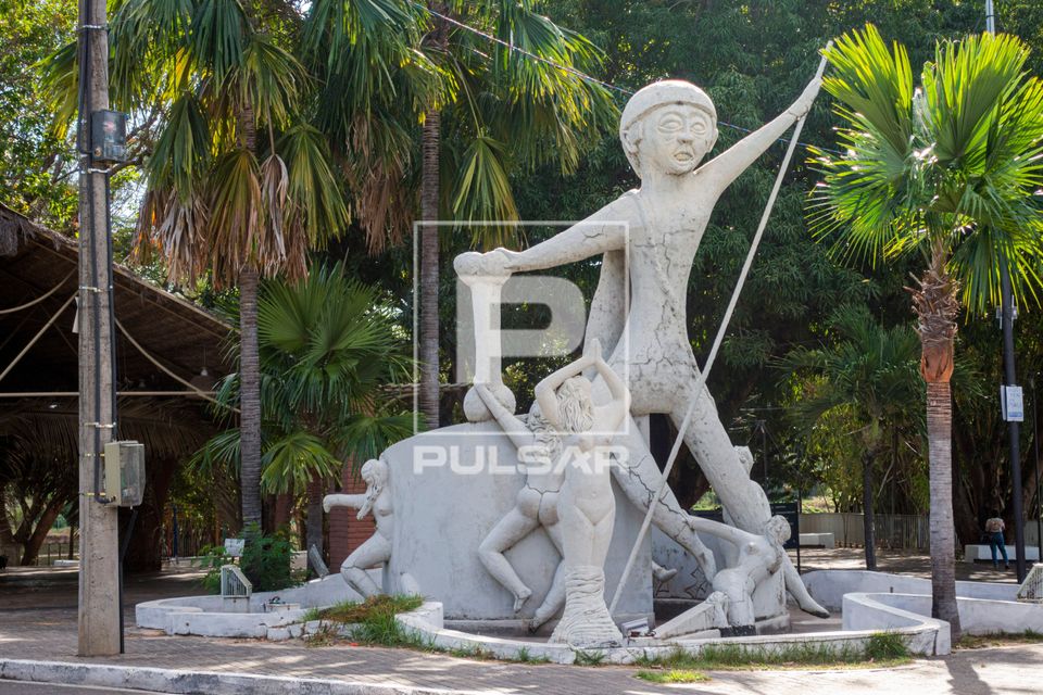 Monumento ao Cabeça de Cuia na entrada do Parque Ambiental Encontro dos Rios