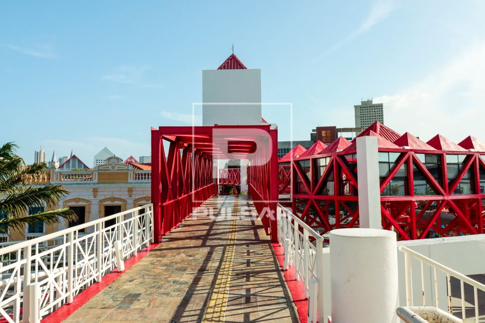 Ponte sobre o Espaço Rogaciano Leite Filho no Centro Dragão do Mar de Arte e Cultura