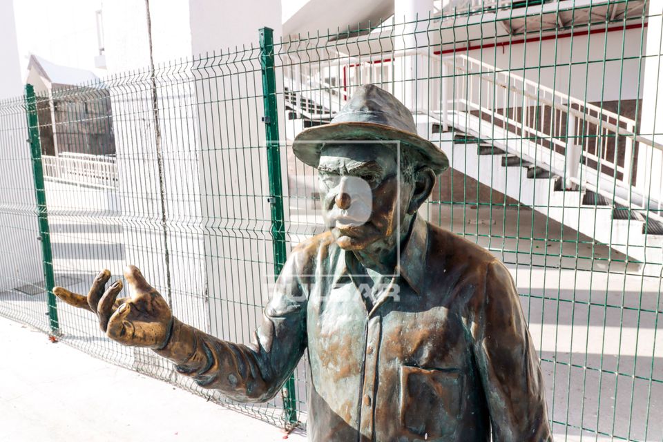 Escultura em homenagem à Antônio Gonçalves da Silva - conhecido como Patativa do Assaré- obra de Murilo S�