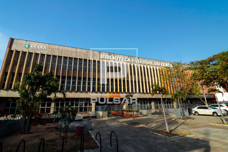 BECE Biblioteca Pública Estadual do Ceará no estilo modernismo com forte influência do brutalismo