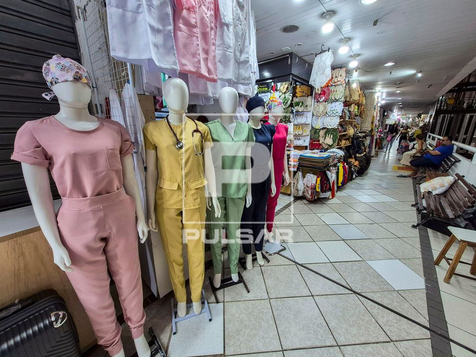 Roupas à venda no Mercado Central de Fortaleza