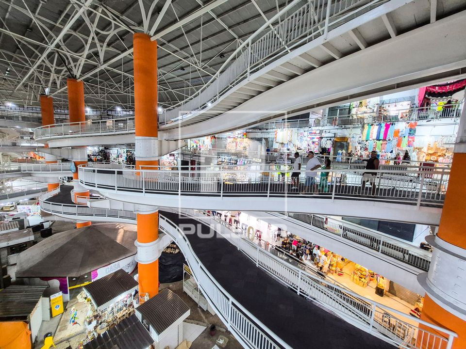 Vista interna no Mercado Central de Fortaleza - comércio de produtos regionais e artesanais