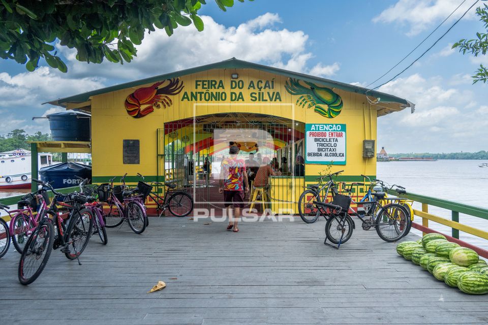 Feira do Açaí Antônio da Silva - principal ponto de escoamento e comercialização do frutos 
