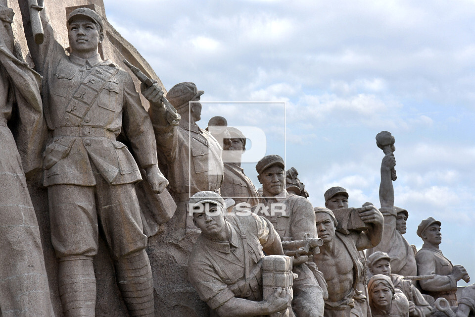 群像 Esculturas em homenagem aos heróis da revolução - Praça da Paz