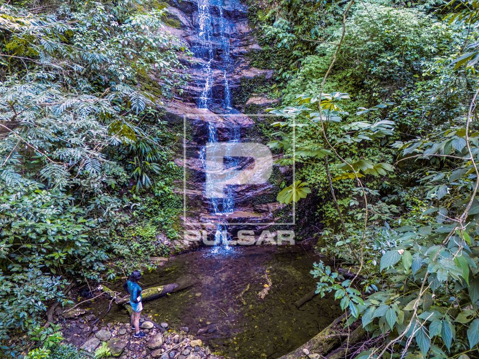 Vista de drone da Cachoeira da Reserva do Moulin