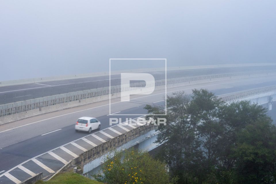 Neblina na SP-099 Rodovia dos Tamoios