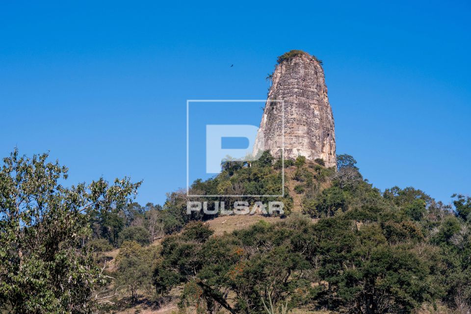 Vista da Torre de Pedra - morro testemunho - APA das Cuestas