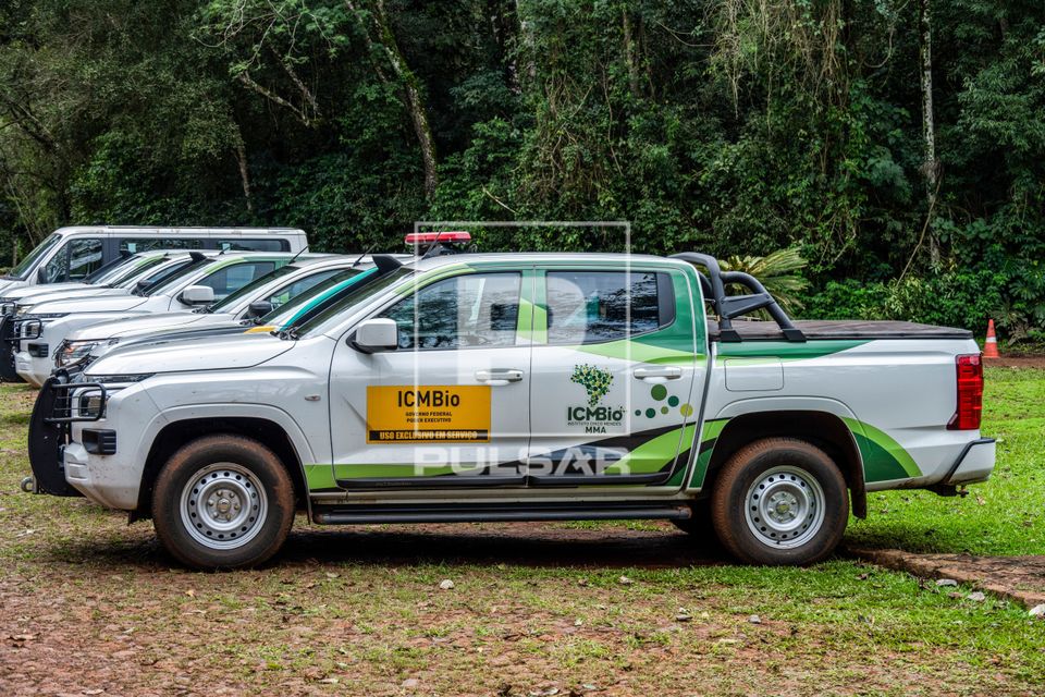 Caminhonetes do ICMBio para monitoramento , pesquisa , apoio ao combate a incêndios e fiscalização ambienta