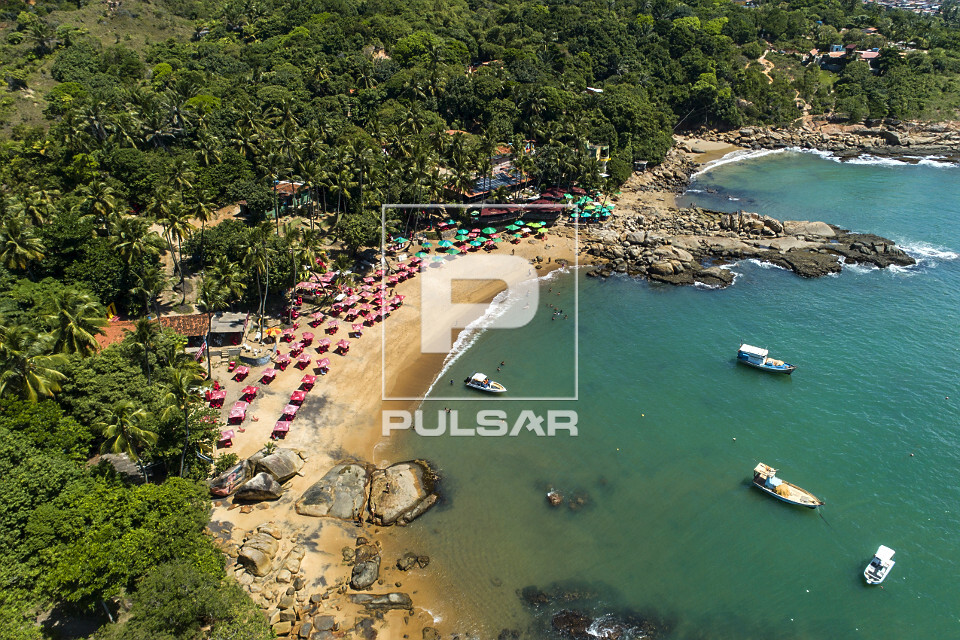 Vista de drone da praia de Calhetas