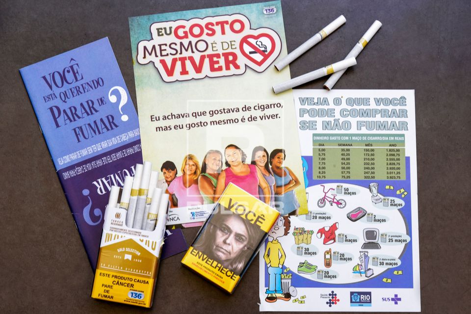 Panfletos de divulgação do Programa Nacional de Controle do Tabagismo do SUS Sistema Único de Saúde