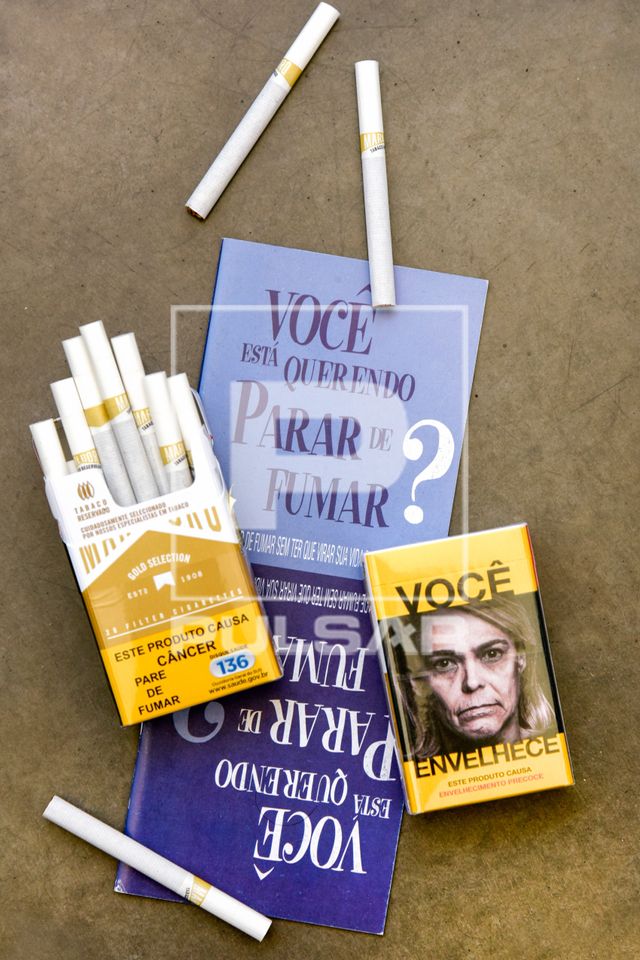 Panfletos de divulgação do Programa Nacional de Controle do Tabagismo do SUS Sistema Único de Saúde