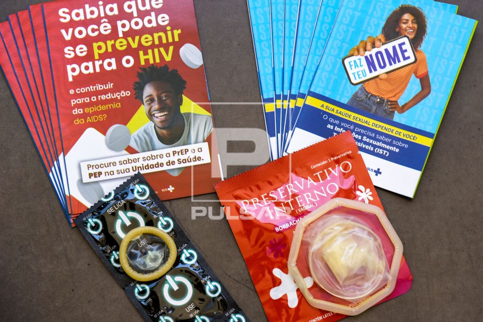 Material impresso de divulgação de campanhas educativas do SUS - combate ao tabagismo , racismo e doenças s
