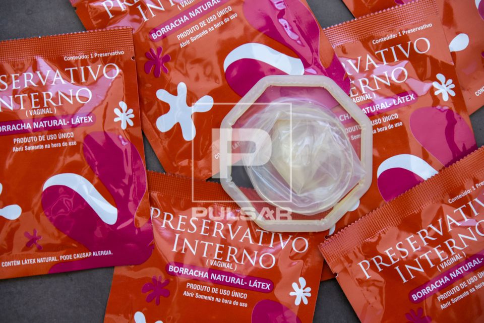 Preservativo feminino - prevenção de DSTs Doenças Sexualmente Transmissíveis