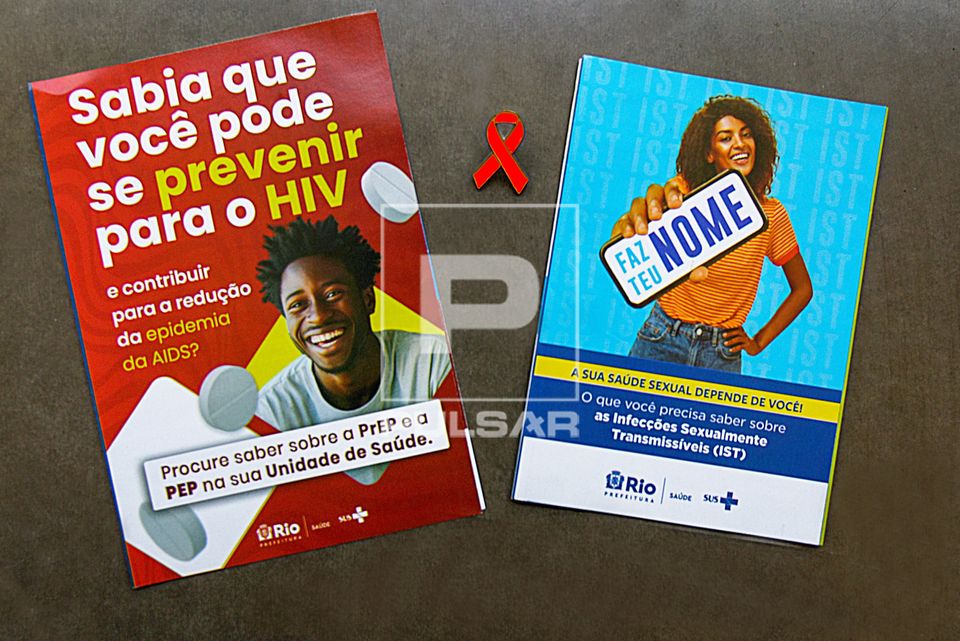 Material impresso de divulgação de campanha educativa do SUS - combate as doenças sexualmente transmissíve