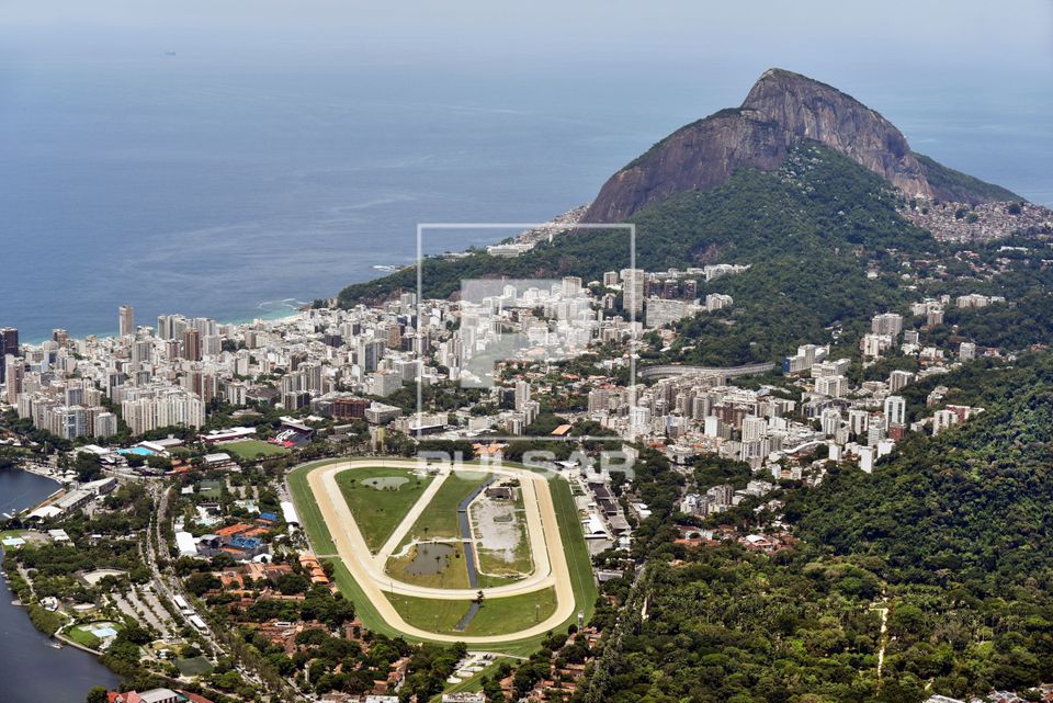 Vista do Jockey Club com bairros da Lagoa Gávea Leblon e Jardim Botânico - Morro Dois Irmãos