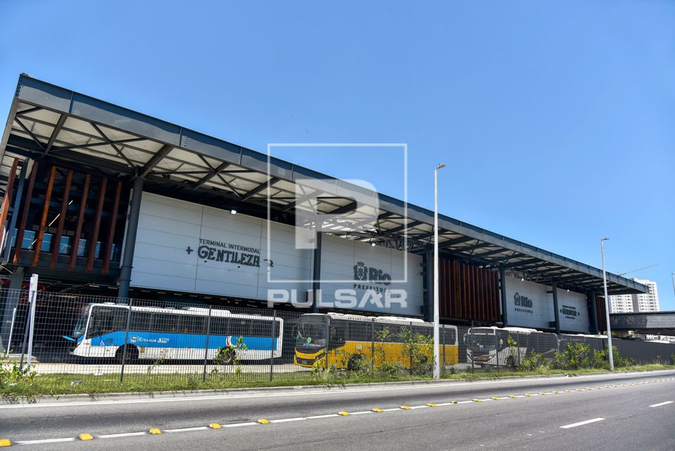 Fachada do Terminal Intermodal Gentileza - bairro de São Cristóvão