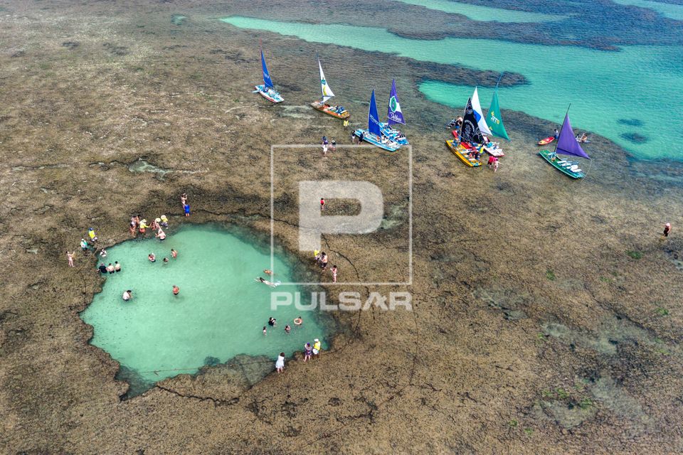 Vista de drone de piscinas naturais da Praia de Porto de Galinhas