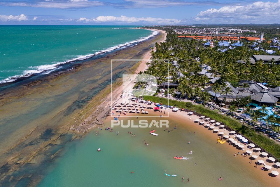 Vista de drone da Praia de Muro Alto - Costa dos Corais