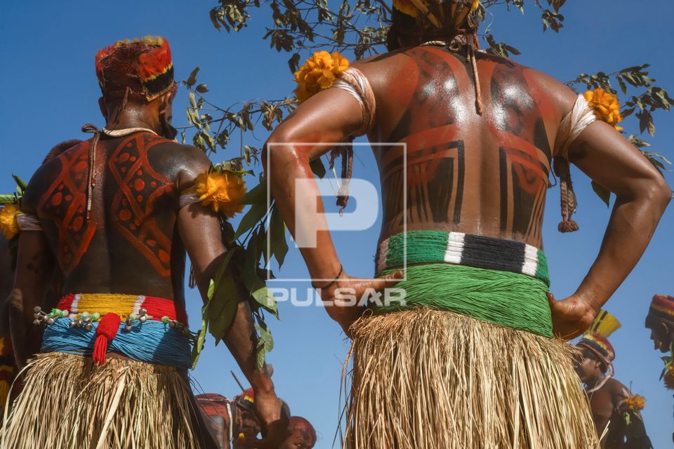 Indígenas Kuikuro da aldeia Ipatse durante o ritual do Tawarawana - Parque Indígena do Xingu