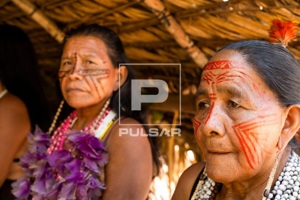 Mulheres indígenas da Aldeia Tuyuka Utapinopona - RDS Reserva de Desenvolvimento Sustentável do Tupé - marg