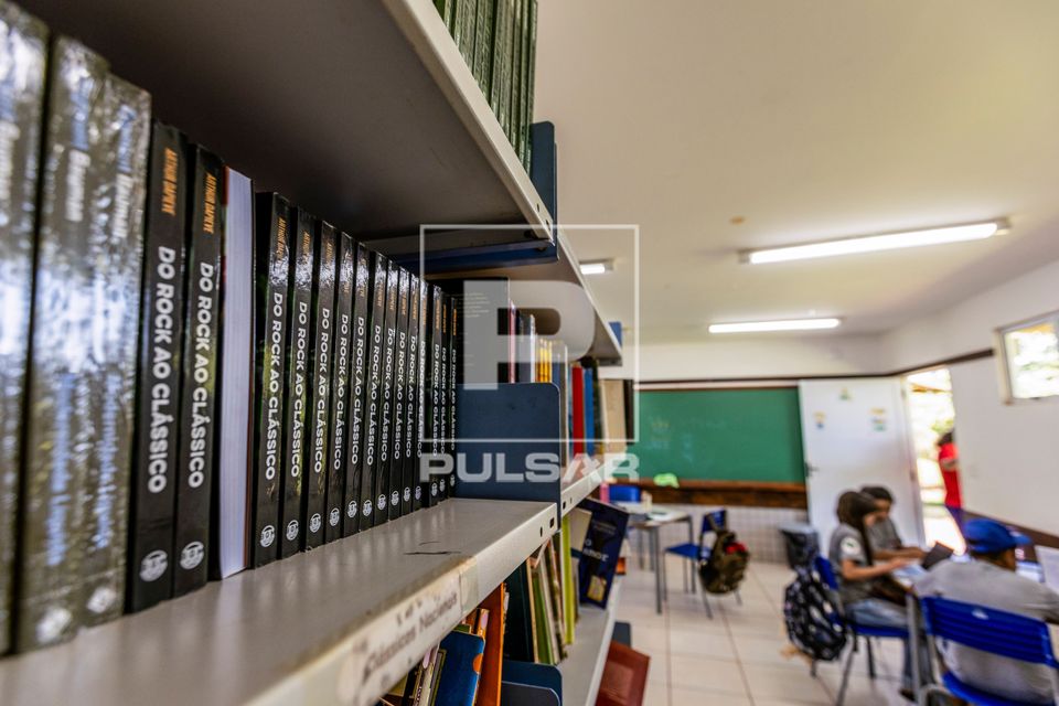 Biblioteca do Colégio Estadual do Campo Maria Aparecida Rosignol Franciosi no Assentamento Eli Vive - MST Mov