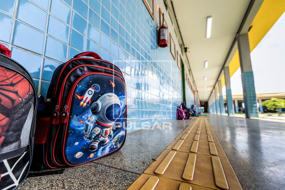 Mochila e piso guia na Escola Municipal Campo - Trabalho e Saber no Assentamento Eli Vive - MST Movimento dos 
