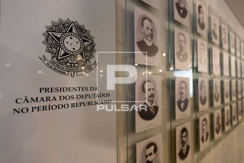 Galeria dos Ex-Presidentes da Câmara dos Deputados em exposição no Palácio do Planalto