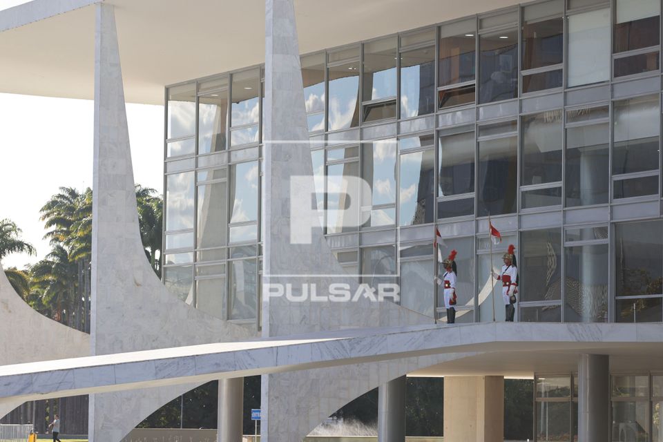  Soldados do 1º Regimento da Cavalaria de Guardas - conhecidos como Dragões da Independência no Palácio do