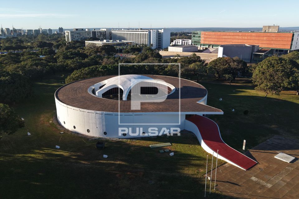Vista de drone do Memorial dos Povos Indígenas - projeto de Oscar Niemeyer em forma espiral em alusão a malo