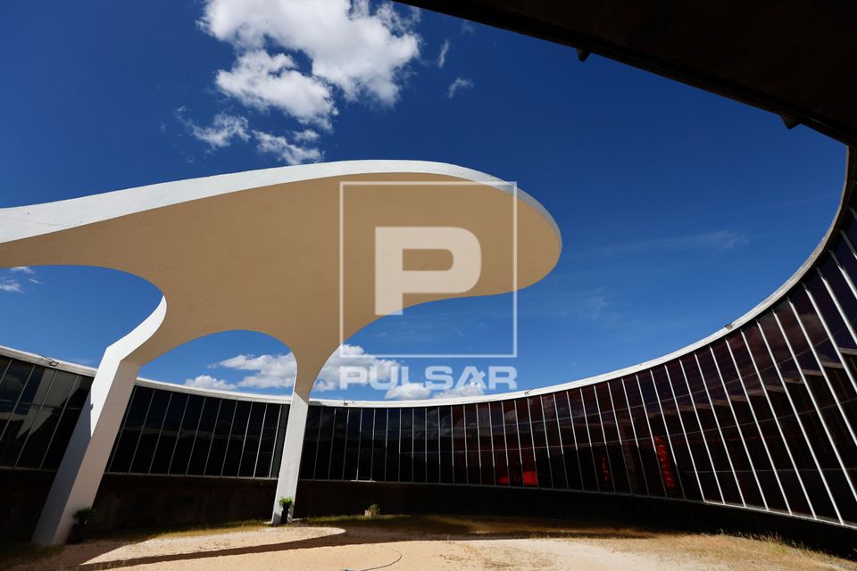 Pátio interno do Memorial dos Povos Indígenas - projeto de Oscar Niemeyer em forma espiral em alusão a malo