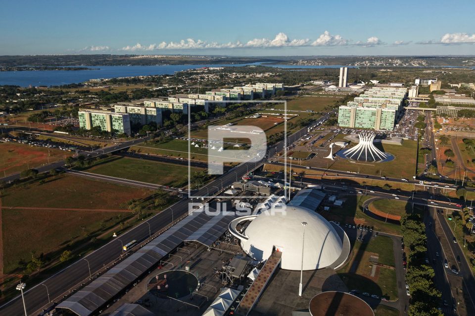 Vista de drone do Museu Nacional - Catedral Metropolitana Nossa Senhora Aparecida e Esplanada dos Ministérios