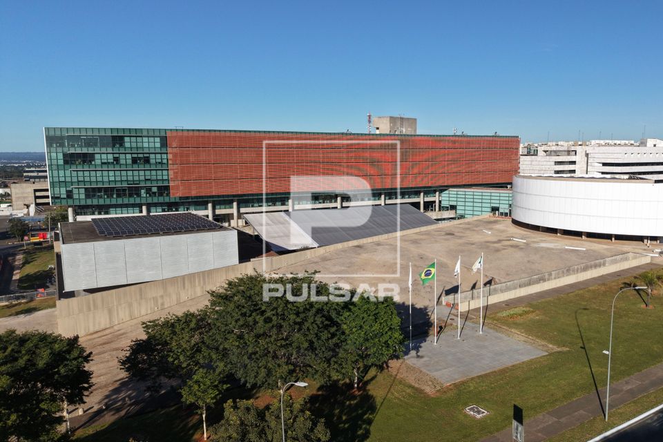 Vista de drone da Câmera Legislativa do Distrito Federal - obra de Luís Mauro Freire