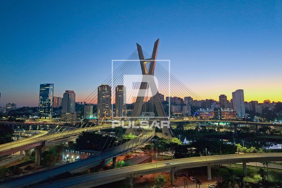 Vista de drone do complexo Viário Real Parque e Ponte estaiada Octávio Frias de Oliveira