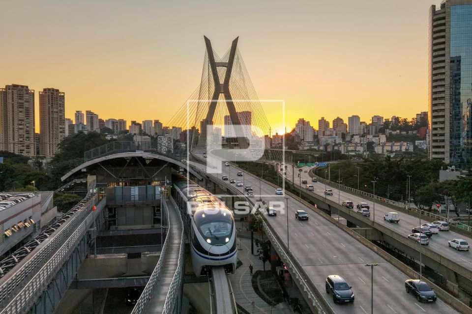 Vista de drone do complexo Viário Real Parque Ponte estaiada Octávio Frias de Oliveira e monotrilho