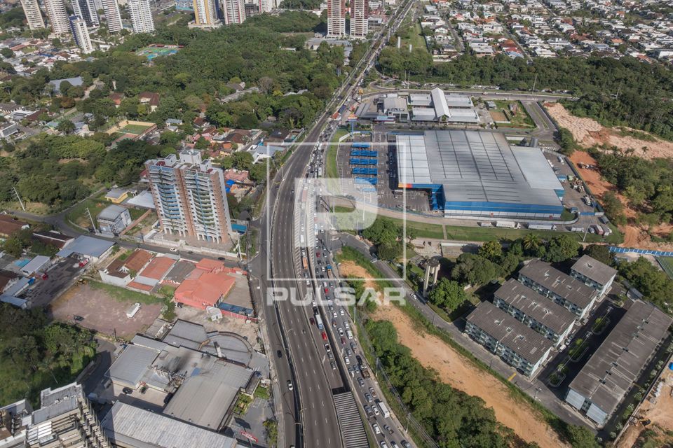 Vista de drone do trânsito na avenida Efigênio Sales popularmente conhecida como V8