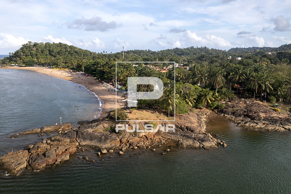 Vista de drone da Praia da Ponta do Xaréu - APA da Costa de Itacaré-Serra Grande